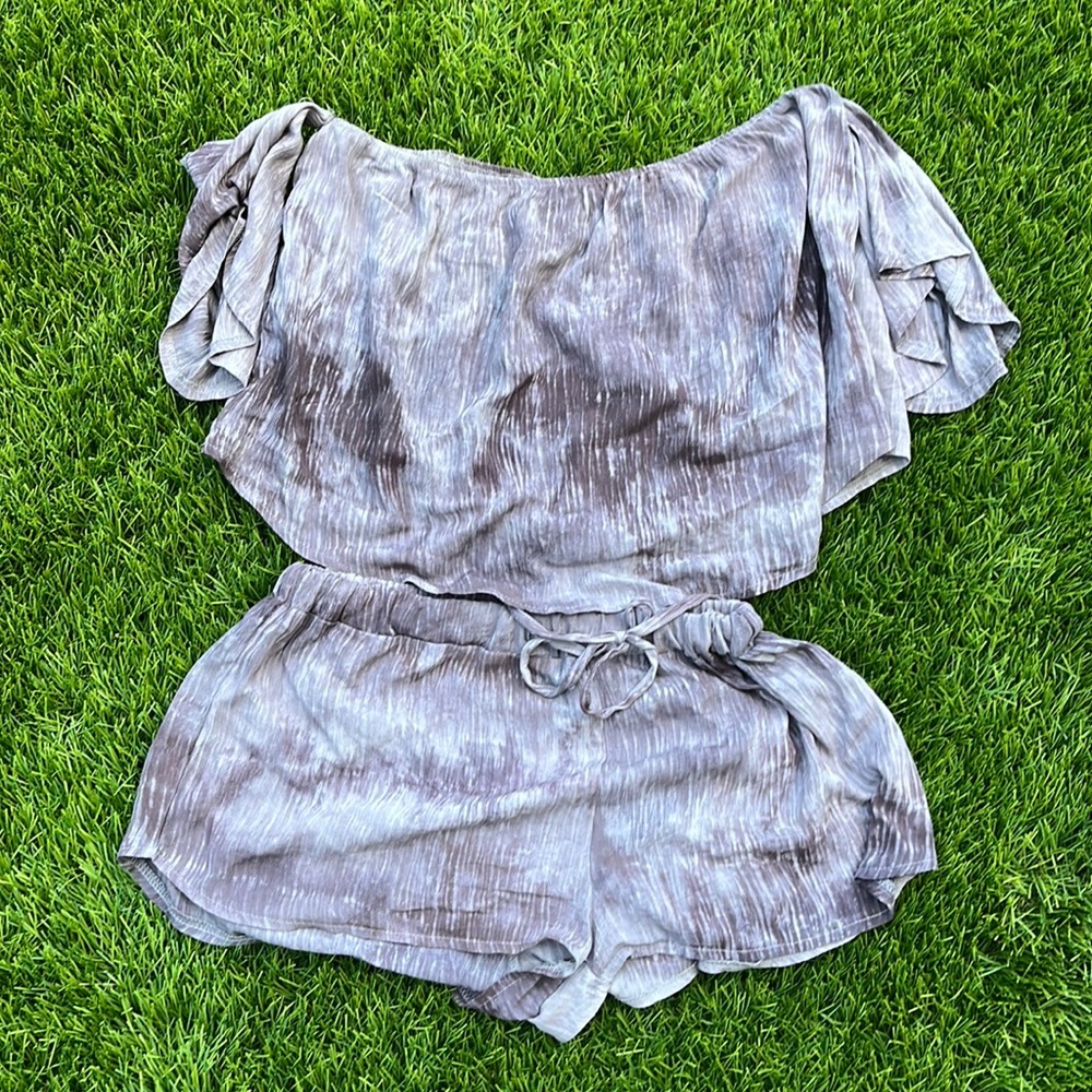 Women’s Set; Strapless shirt & matching shorts; Size: Medium